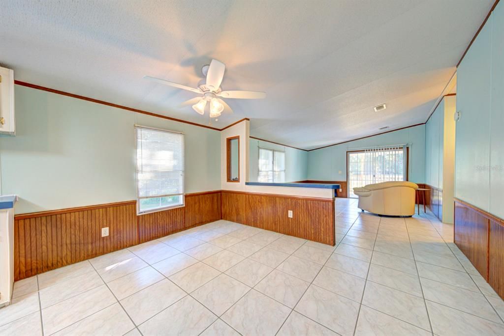 Empty room, Interior