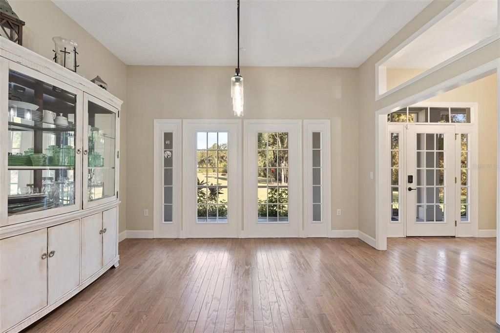 Interior, Pendant Lights, Wood Texture Flooring