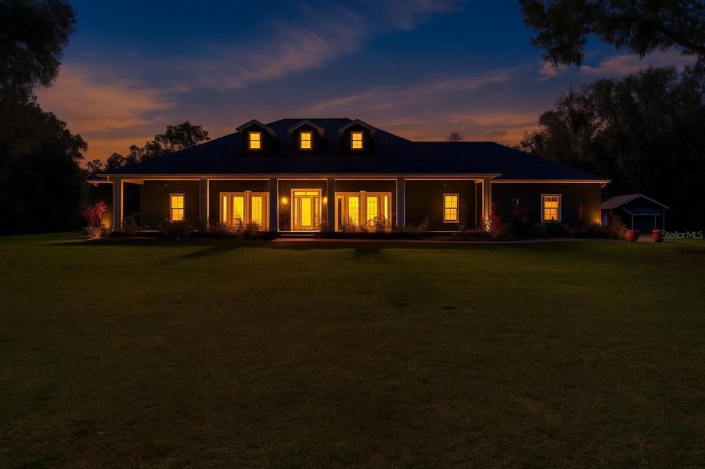 Backyard, Exterior, Facade, Ranch