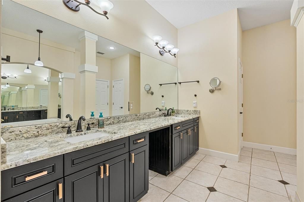 Bathroom, Dual Sink Vanities, Interior, Pendant Lights