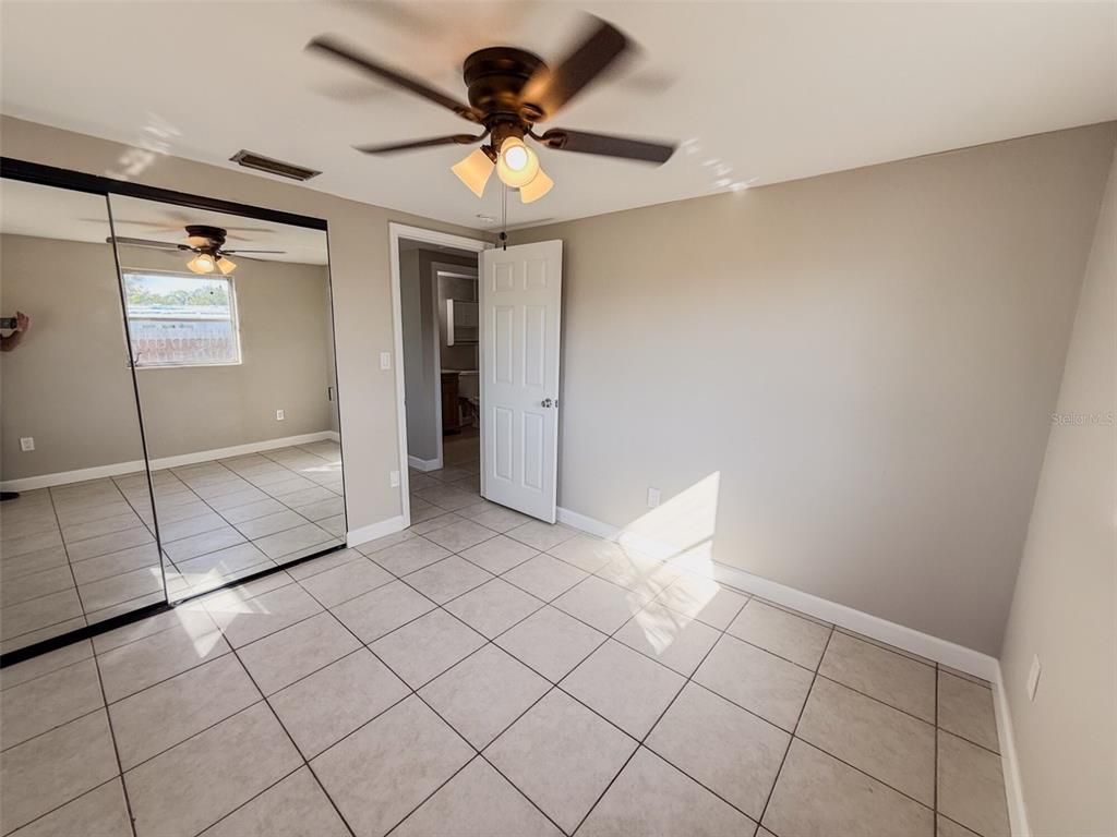 Empty room, Interior