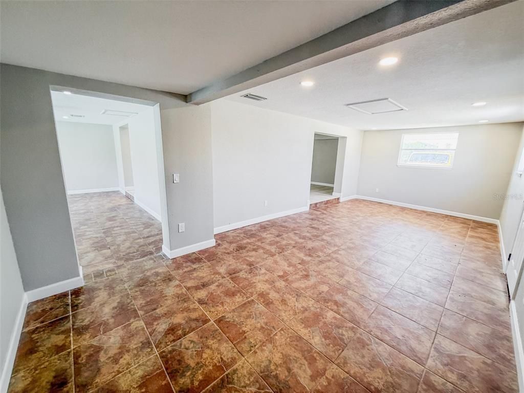 Empty room, Interior, Recessed Lighting