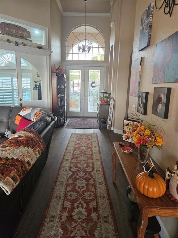 Interior, Pendant Lights, Wood Texture Flooring