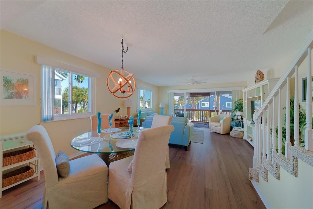 Chandelier, Dining room, Interior, Living room, Pendant Lights, Wood Texture Flooring
