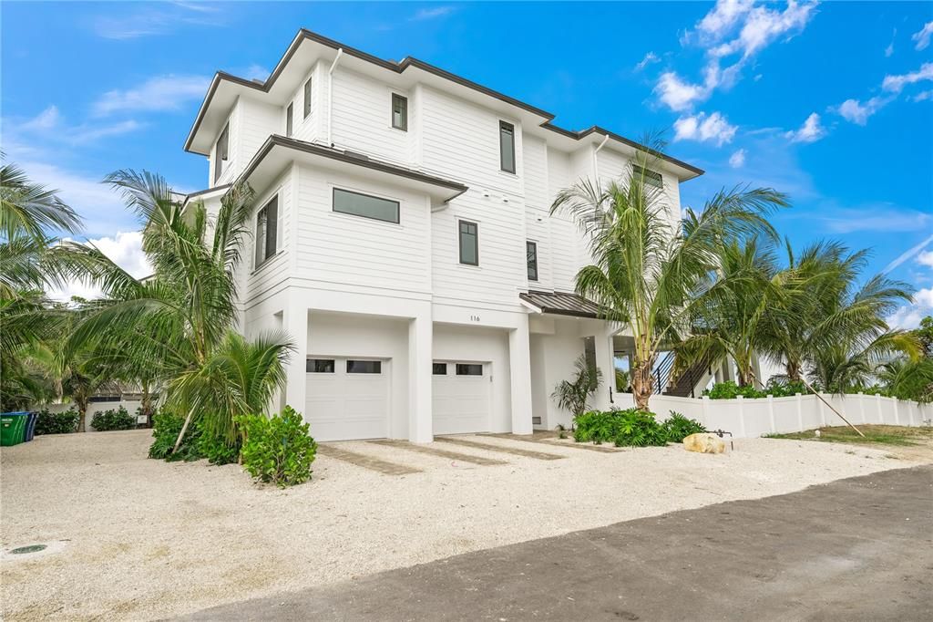 Attached, Exterior, Facade, Rowhouse