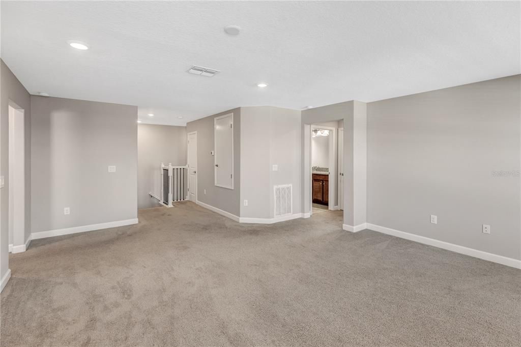 Empty room, Interior, Recessed Lighting