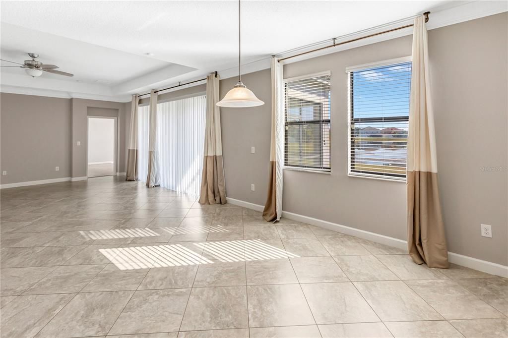 Empty room, Interior, Pendant Lights