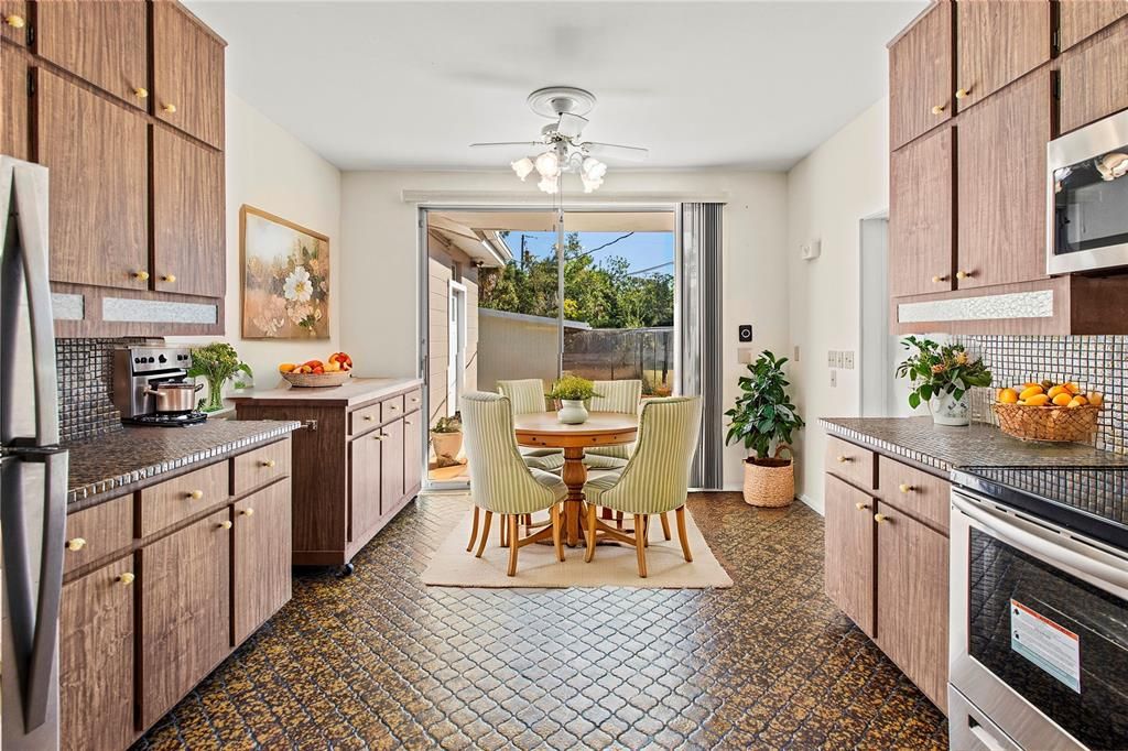 Dining room, Interior, Kitchen, Stainless Steel Appliances