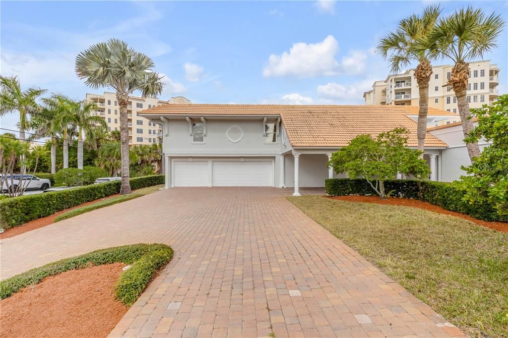 Attached, Exterior, Facade, Mediterranean