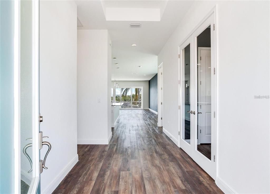 Interior, Recessed Lighting, Wood Texture Flooring