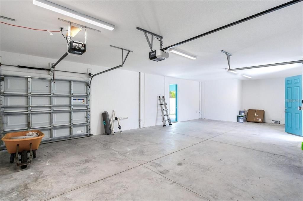 Garage, Interior