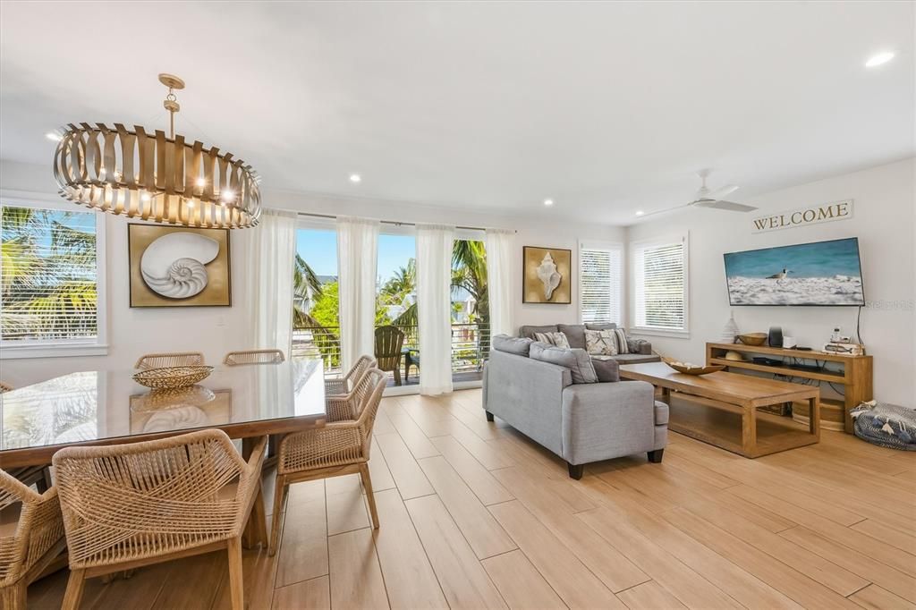 Chandelier, Dining room, Interior, Living room, Recessed Lighting, Wood Texture Flooring
