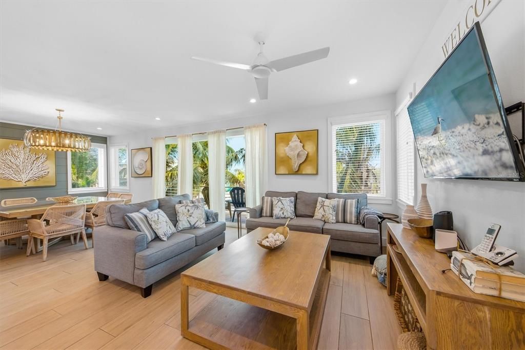 Chandelier, Dining room, Interior, Living room, Recessed Lighting, Wood Texture Flooring