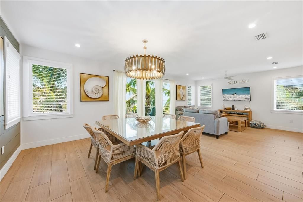 Chandelier, Dining room, Interior, Living room, Recessed Lighting, Wood Texture Flooring