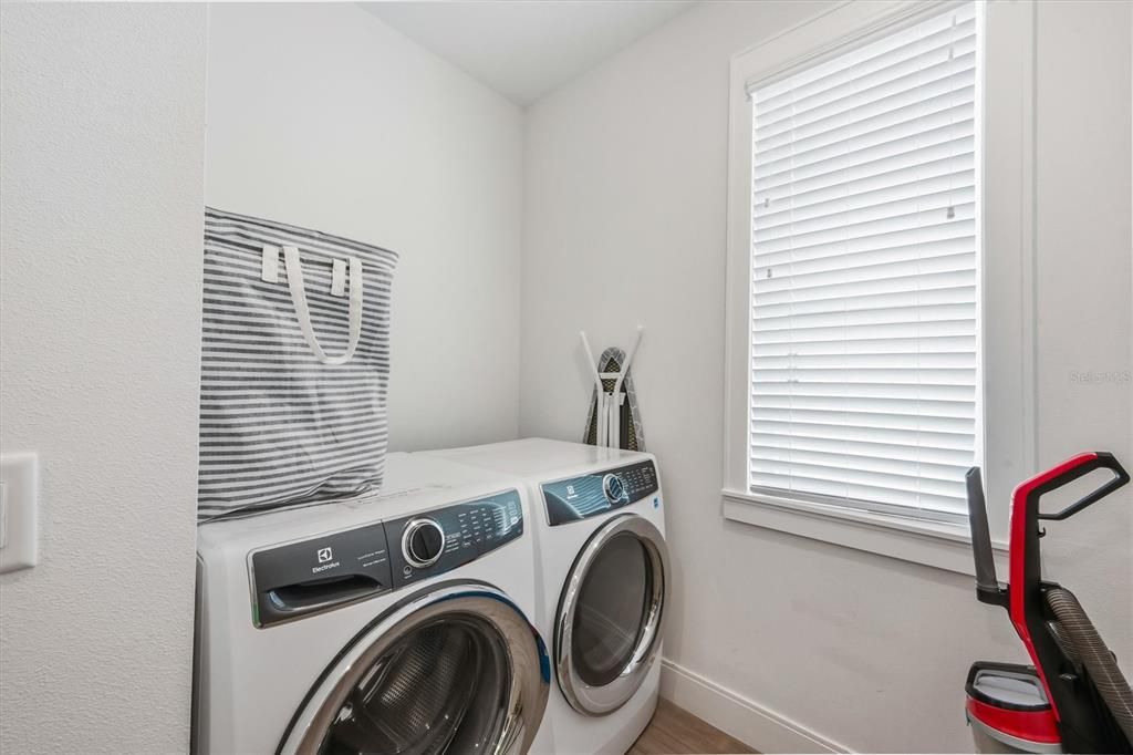 Interior, Utility Closets, Washer, Wood Texture Flooring