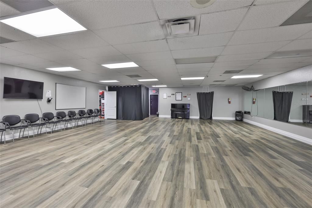 Interior, Recessed Lighting, Wood Texture Flooring