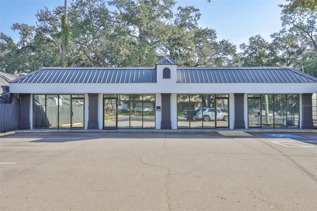 Backyard, Exterior, Facade, Ranch