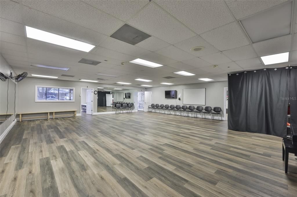 Fitness Equipment, Interior, Recessed Lighting, Wood Texture Flooring