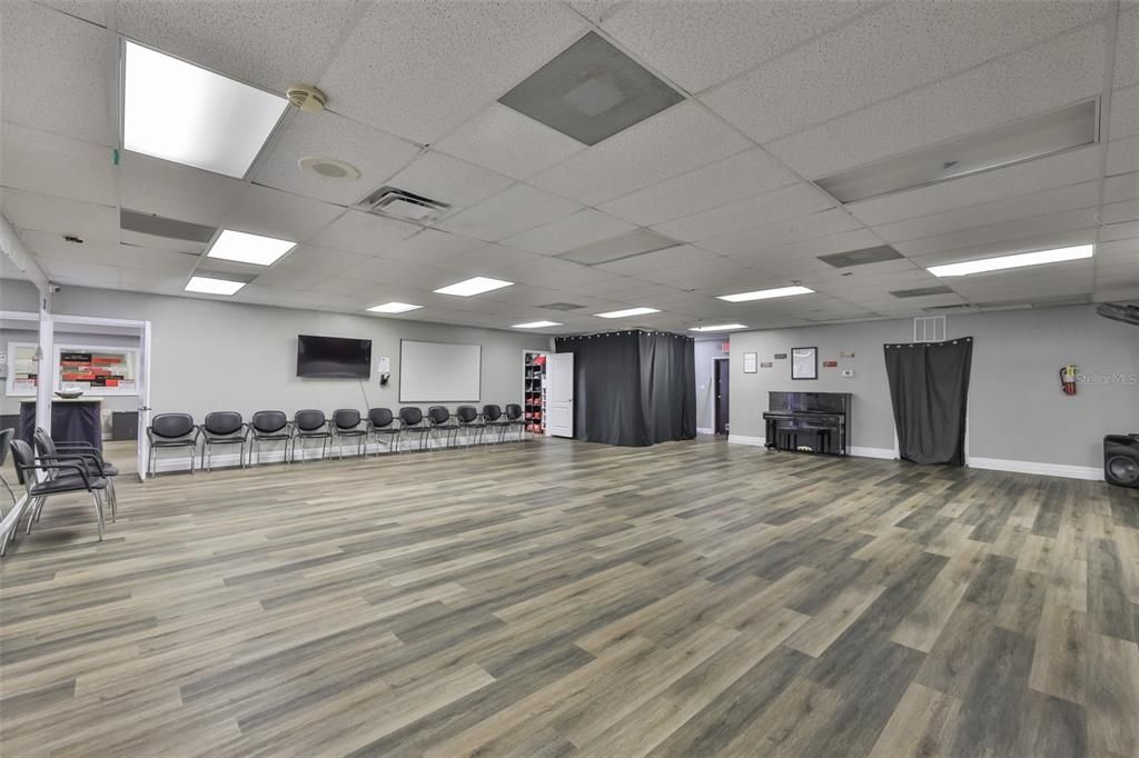 Interior, Recessed Lighting, Wood Texture Flooring