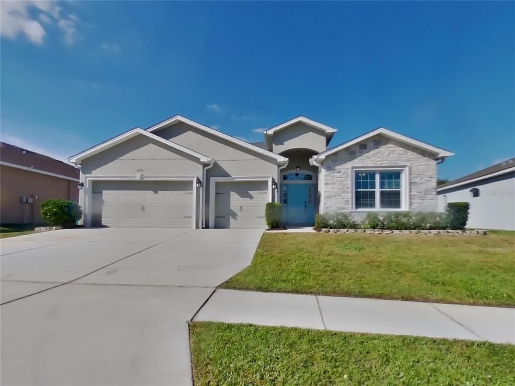 Attached, Exterior, Facade, American Craftsman