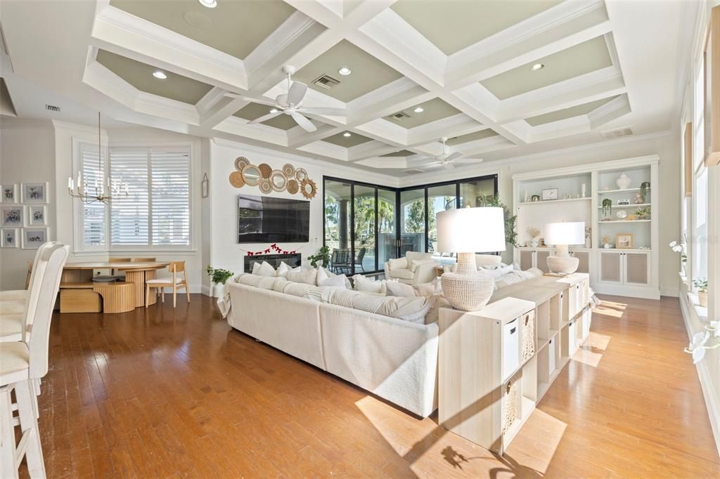 Dining room, Interior, Living room, Pendant Lights, Recessed Lighting, Wood Texture Flooring