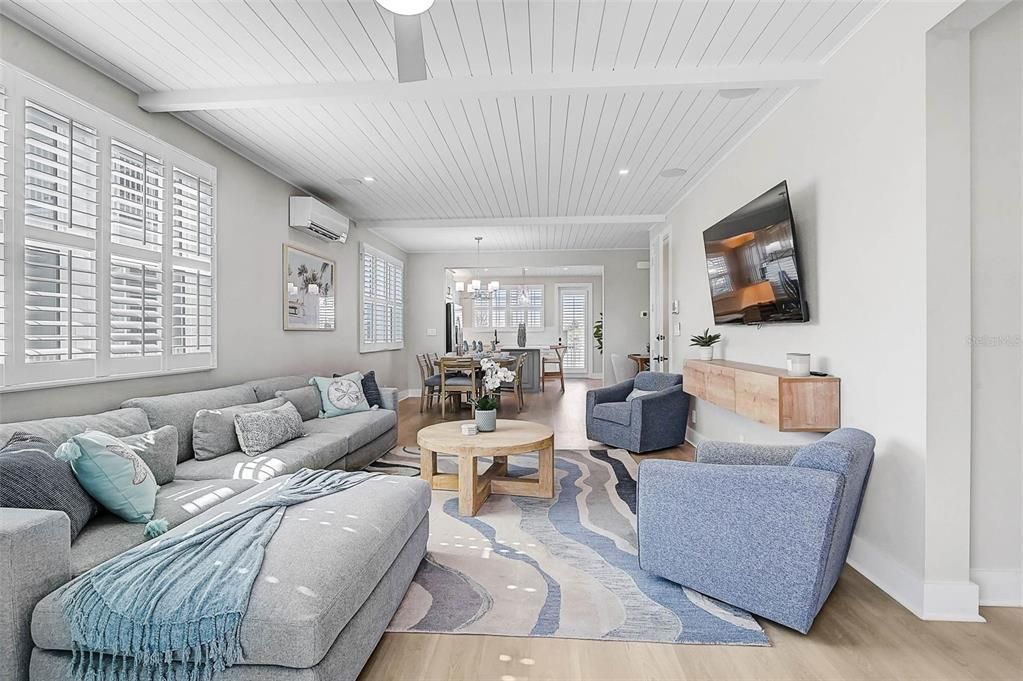 Chandelier, Dining room, Interior, Living room, Recessed Lighting, Wood Texture Flooring