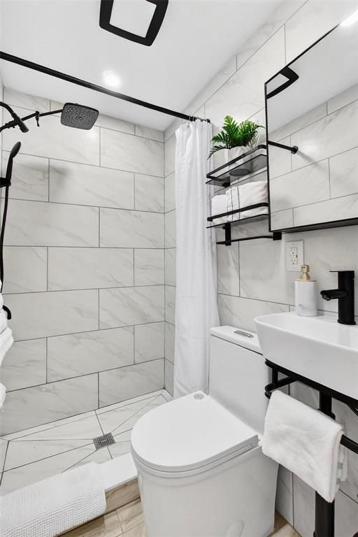 Bathroom, Interior, Marble Walls, Recessed Lighting, Wood Texture Flooring