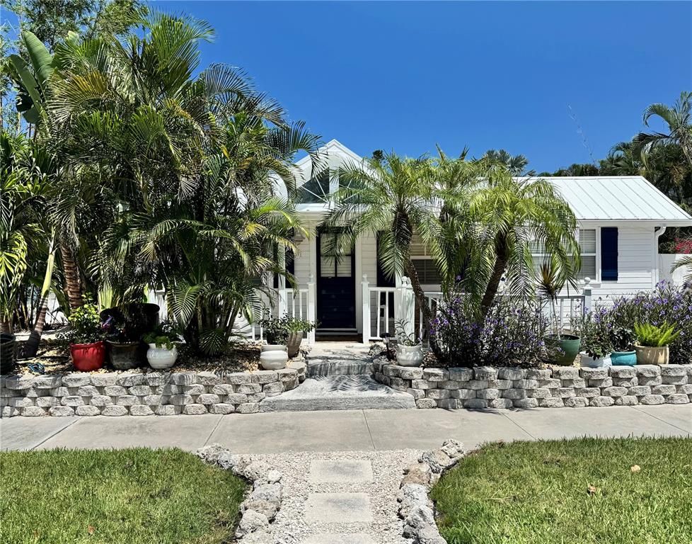 Exterior, Facade, French Provincial