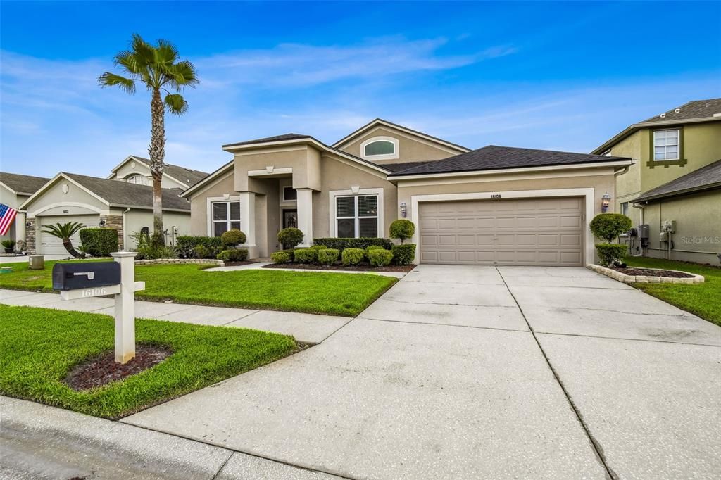 Attached, Exterior, Facade, Mediterranean