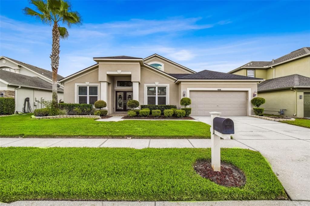 Attached, Exterior, Facade, Mediterranean