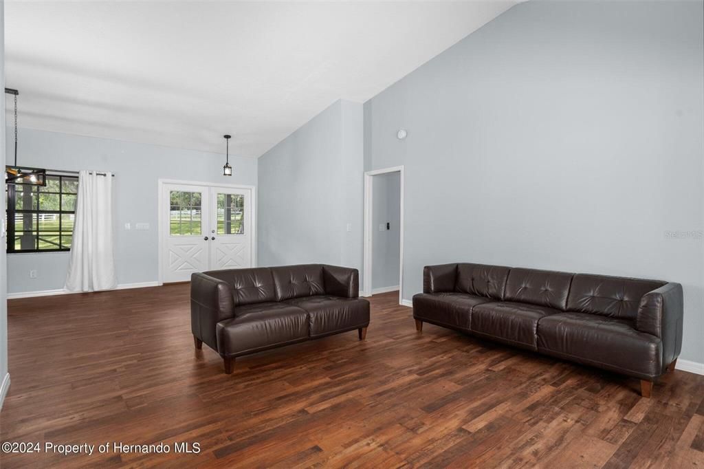 Interior, Pendant Lights, Wood Texture Flooring