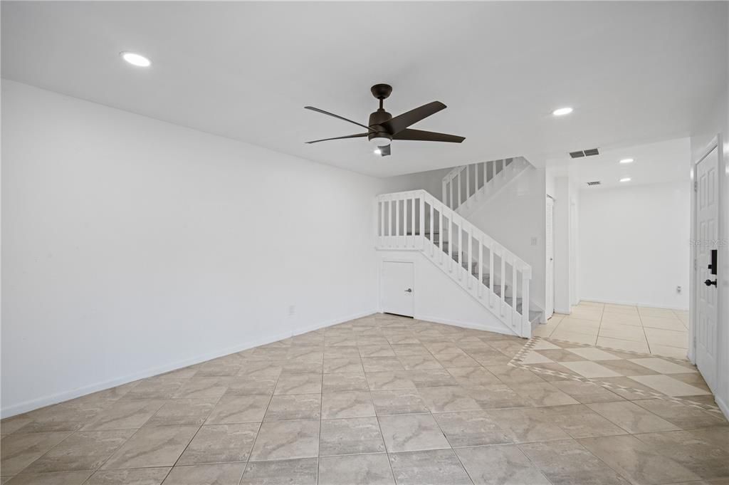 Empty room, Interior, Recessed Lighting