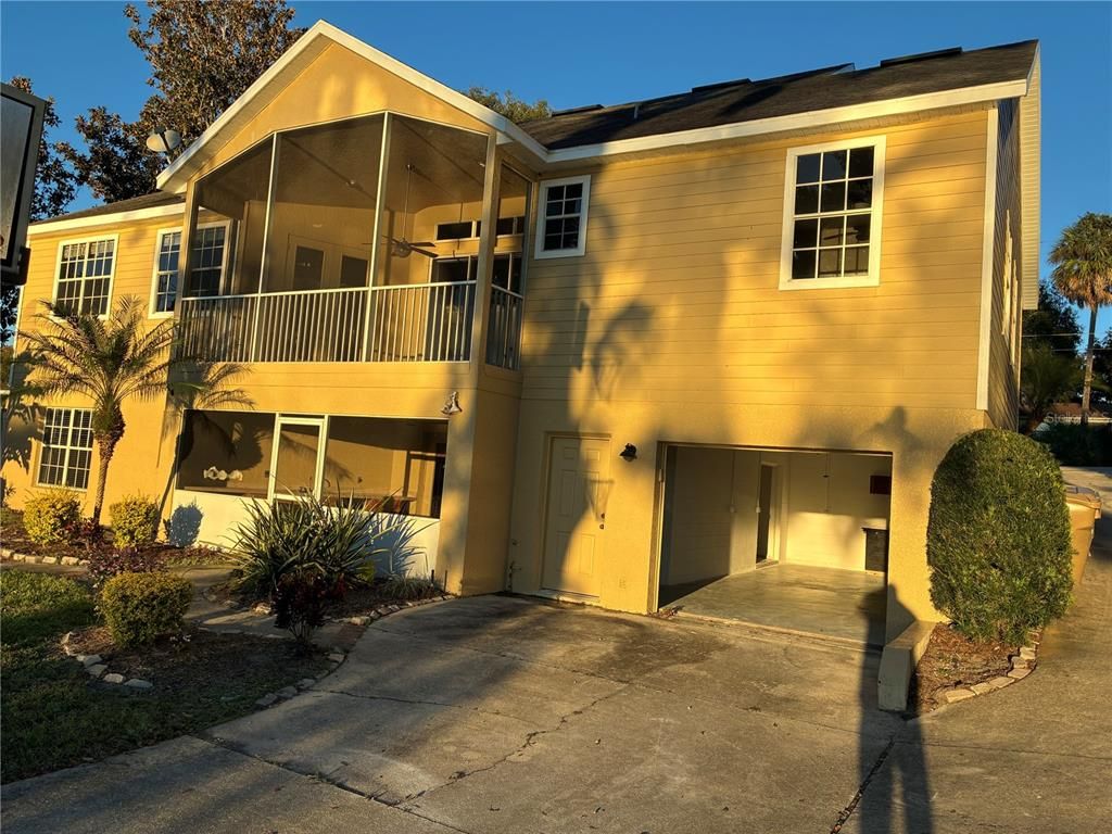 Exterior, Facade, Modern