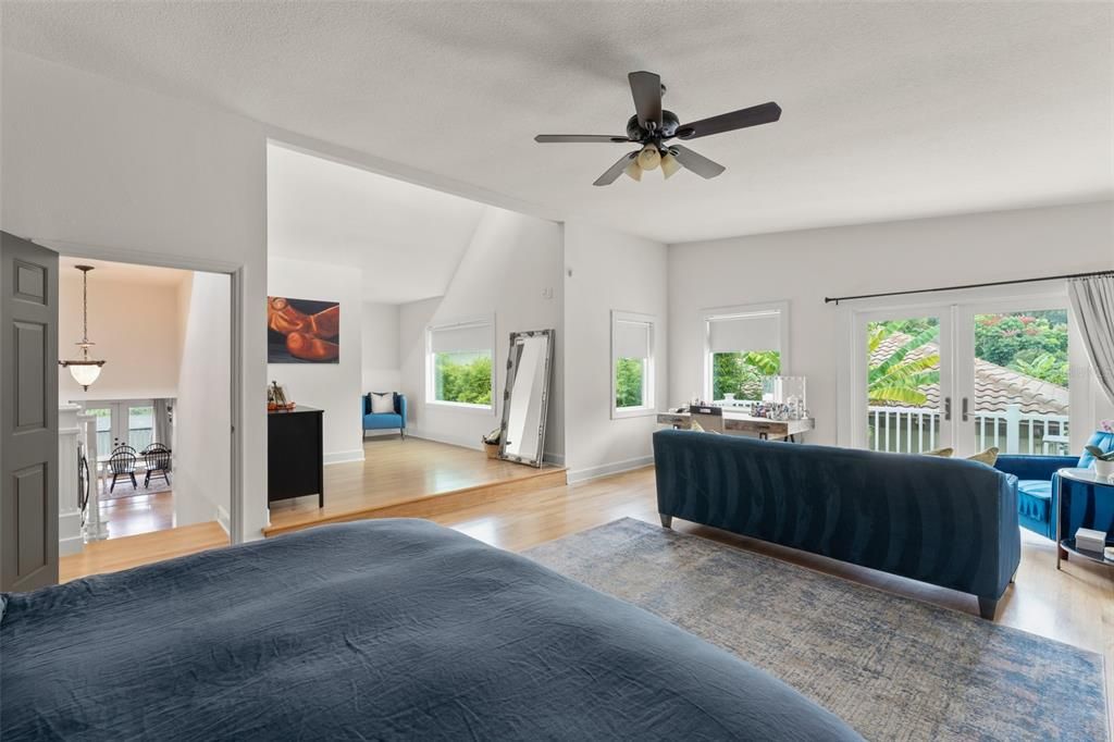 Interior, Living room, Pendant Lights, Wood Texture Flooring