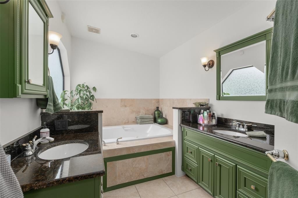 Bathroom, Dual Sink Vanities, Interior, Recessed Lighting