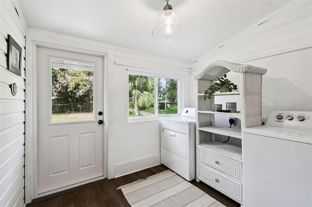 Interior, Washer, Wood Texture Flooring