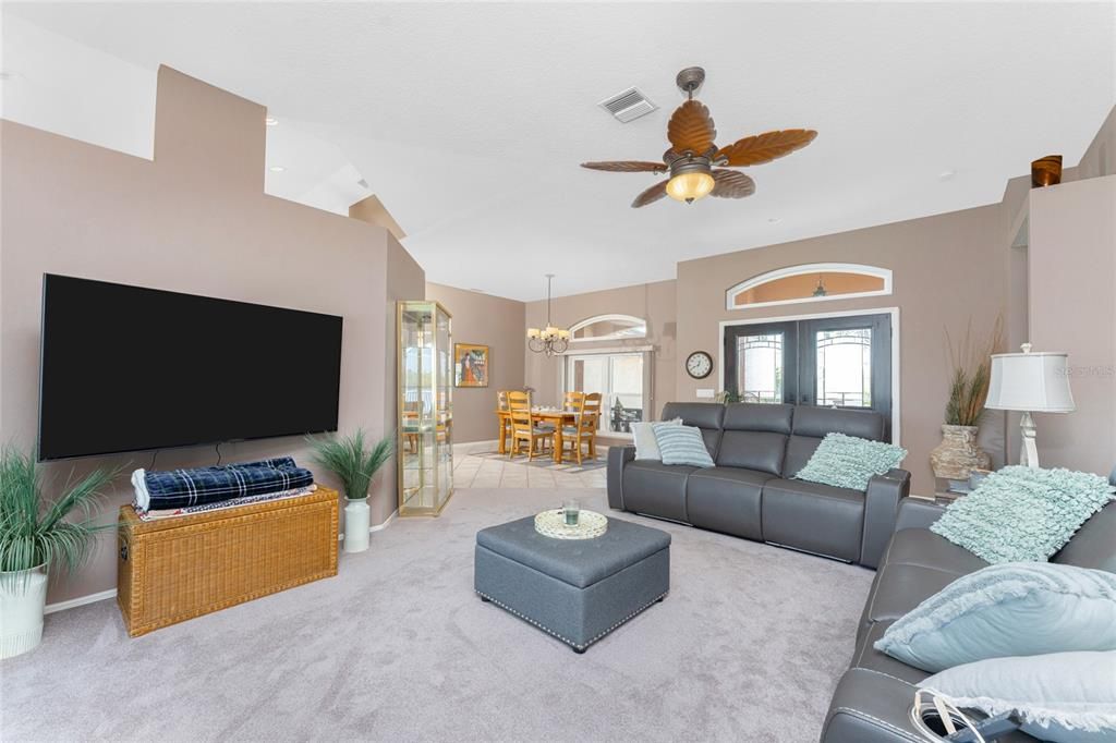 Chandelier, Dining room, Interior, Living room, Pendant Lights