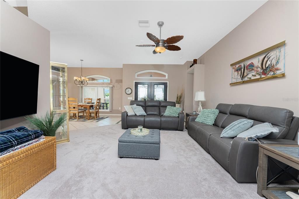 Chandelier, Dining room, Interior, Living room