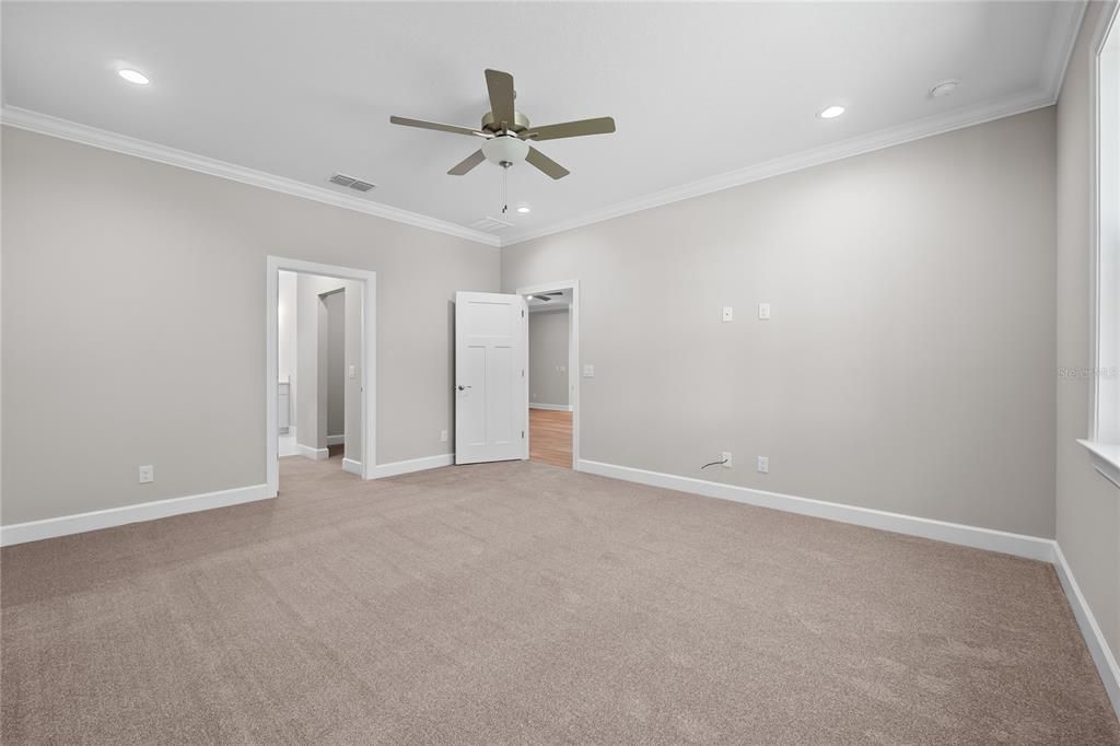 Empty room, Interior, Recessed Lighting