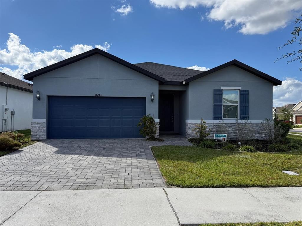 Attached, Exterior, Facade, Ranch