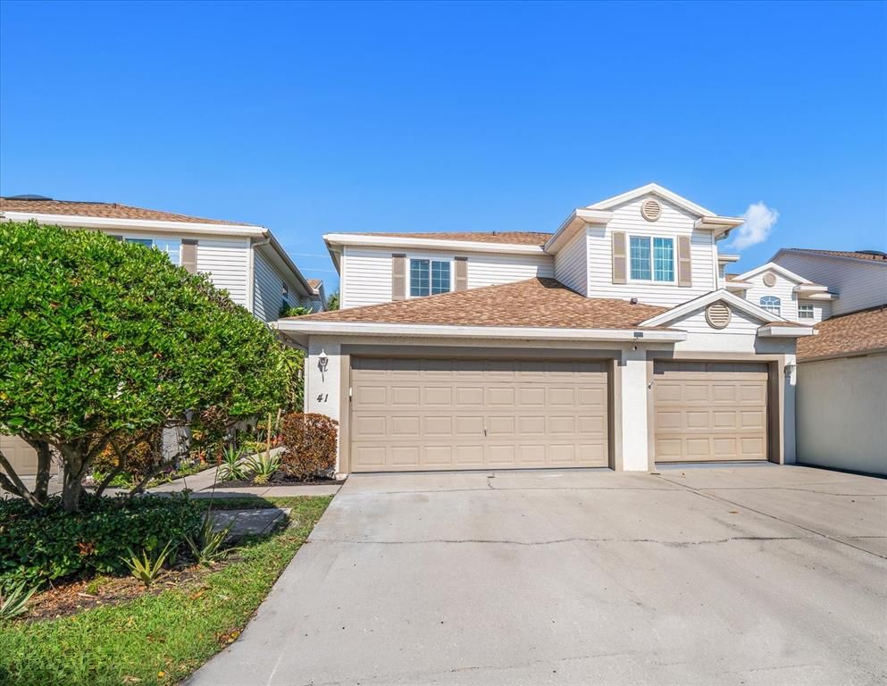 Attached, Exterior, Facade, Mediterranean