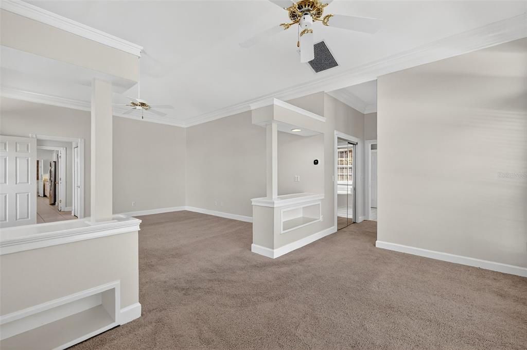 Empty room, Interior