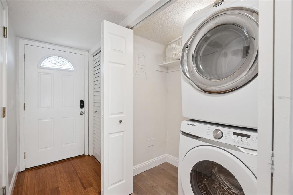 Interior, Utility Closets, Washer, Wood Texture Flooring