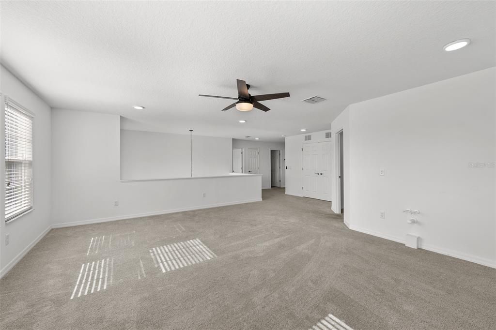 Empty room, Interior, Recessed Lighting