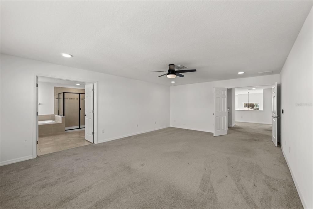 Bathroom, Empty room, Interior, Recessed Lighting