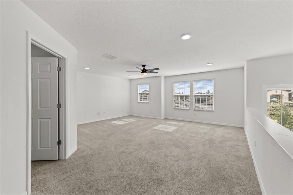 Empty room, Interior, Recessed Lighting