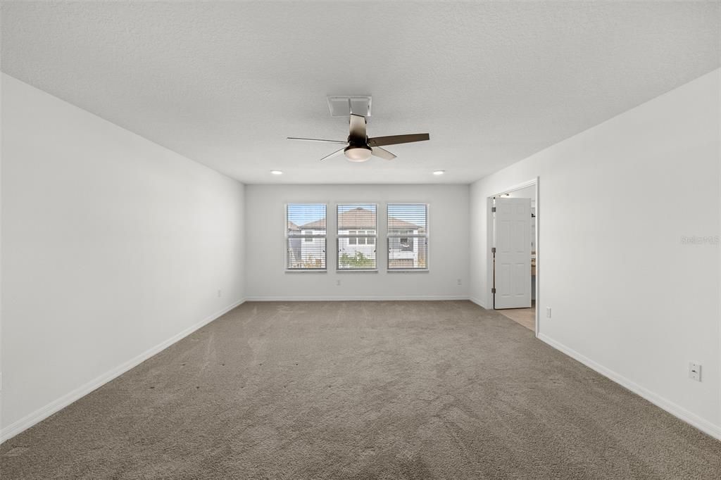 Empty room, Interior, Recessed Lighting