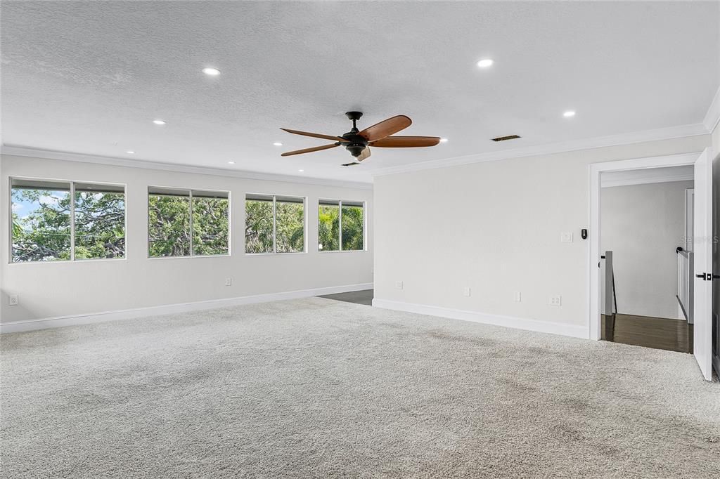 Empty room, Interior, Recessed Lighting