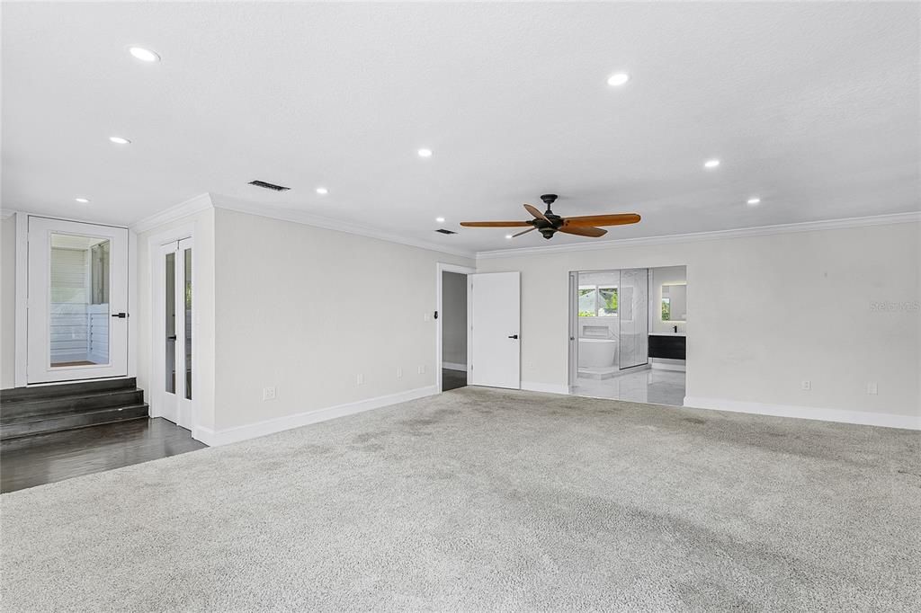 Empty room, Interior, Recessed Lighting