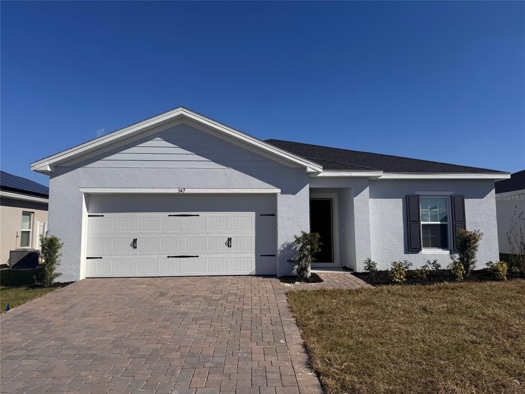 Attached, Exterior, Facade, American Craftsman